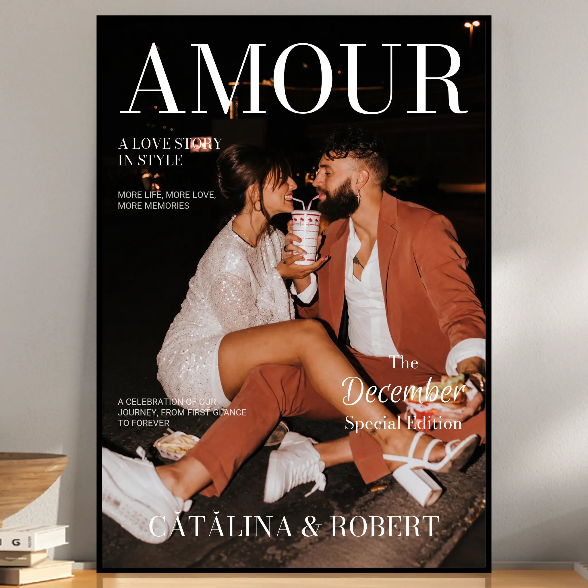 Copertă de revistă personalizată cu fotografie de cuplu, design premium și ramă neagră.